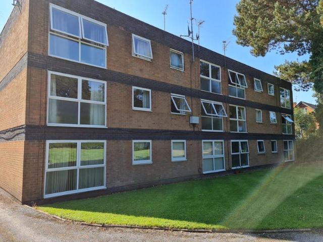 Middleton Hall Road, Kings Norton. 1 bed ground floor flat to rent £800 pcm £185 pw