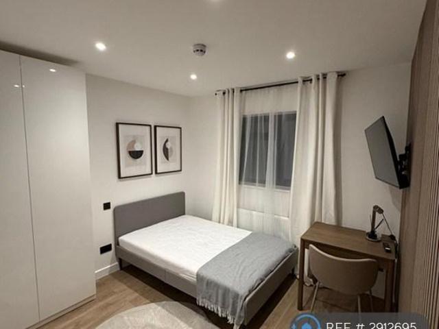 Middleton Road, Carshalton, London, SM5 1 bed in a house share to rent £1,014 pcm £234 pw