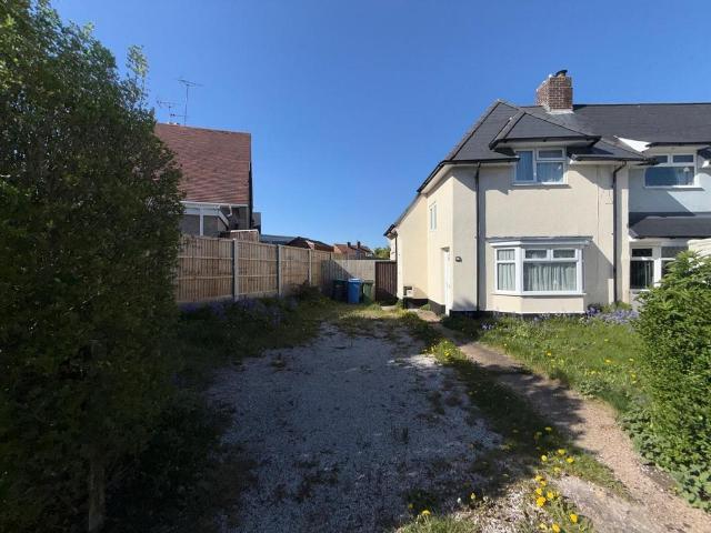 Middleton Road, Mansfield, NG19 3 bed semi detached house to rent £850 pcm £196 pw