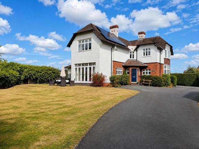 Middleton Road, Oswestry. 4 bed house to rent £1,700 pcm £392 pw
