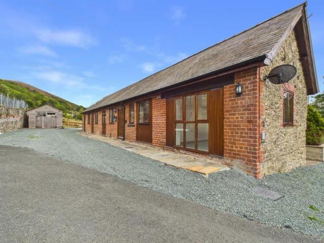 Middletown, Welshpool, Powys 3 bed detached house to rent £1,500 pcm £346 pw