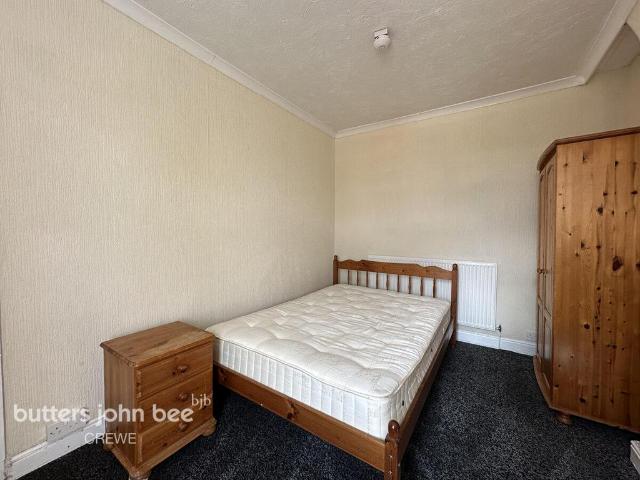 Middlewich Street, CREWE 1 bed in a house share to rent £550 pcm £127 pw