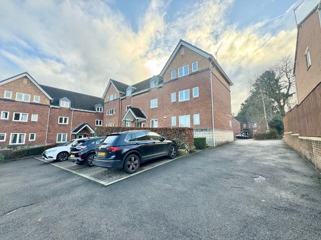 Middlewood Drive East, Sheffield S6, 2 bed flat to rent, £1,100 pcm | PrimeLocation