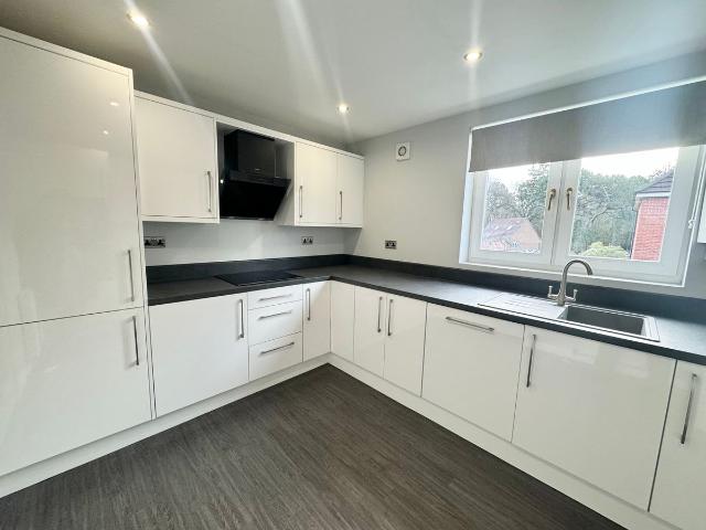 Middlewood Drive East, Sheffield S6, 2 bed flat to rent, £1,100 pcm | PrimeLocation