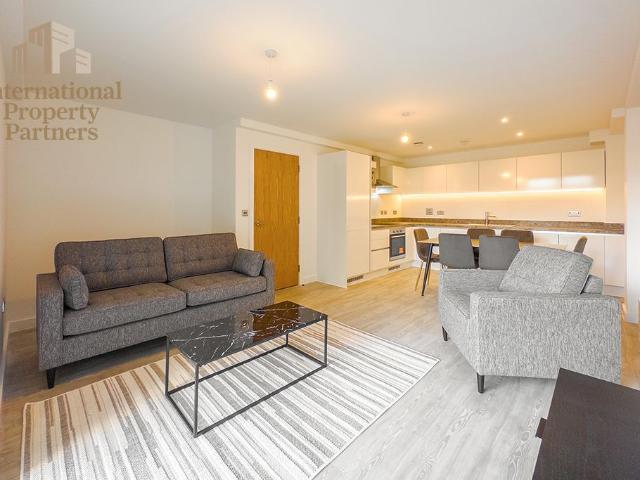 Middlewood Plaza, Craven Street, Salford M5, 3 bed flat to rent, £2,200 pcm | PrimeLocation
