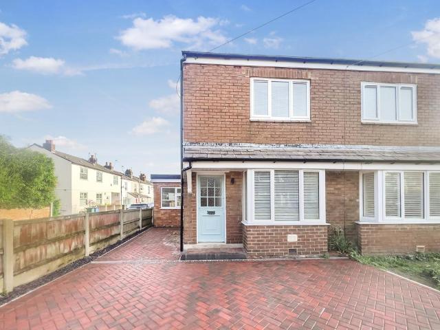Middlewood Road, Aughton 2 bed end of terrace house to rent £1,200 pcm £277 pw