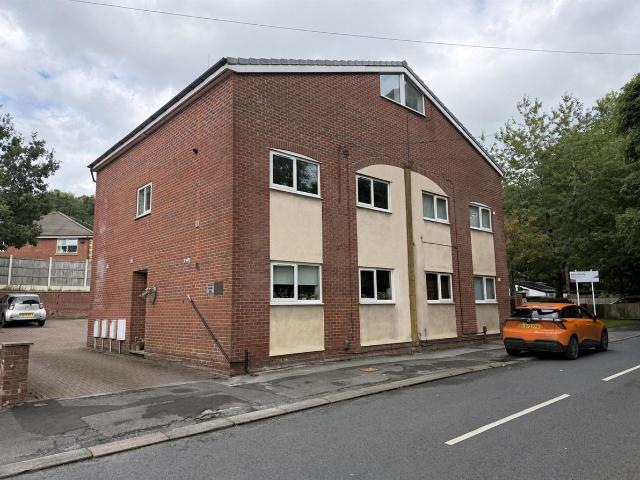Middlewood Road, Poynton, Stockport SK12, 2 bed flat to rent, £1,200 pcm | PrimeLocation