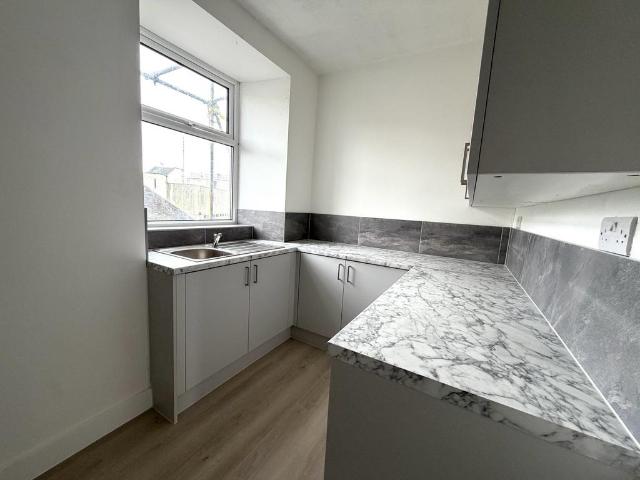 Middle Flat 2, 2 Hill Street. 1 bed flat to rent £550 pcm £127 pw