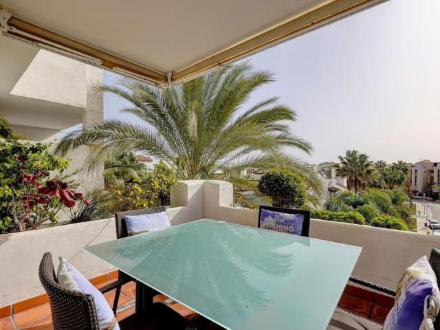 Middle Floor Apartment · Costalita