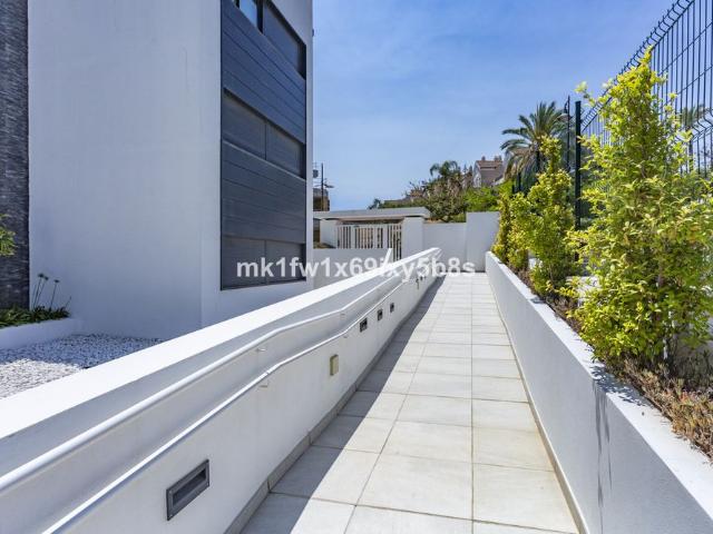 Middle Floor Apartment · Estepona