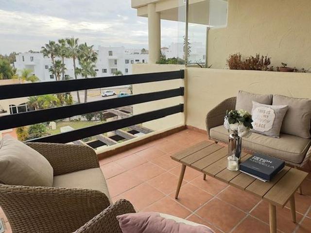 Middle Floor Apartment · Estepona