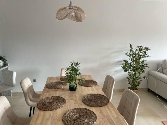Middle Floor Apartment · Estepona