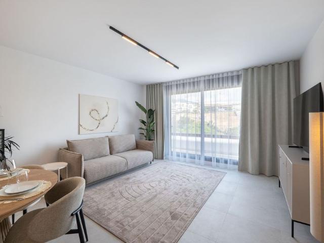 Middle Floor Apartment · Estepona