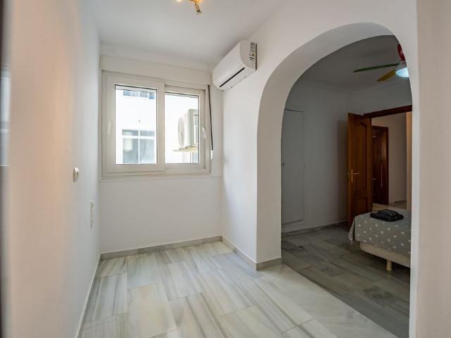 Middle Floor Apartment · Estepona