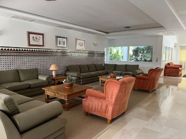Middle Floor Apartment · Estepona