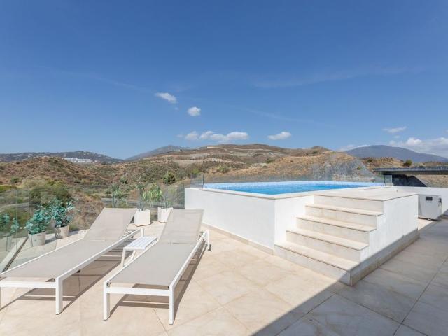 Middle Floor Apartment in Nueva Andalucía
