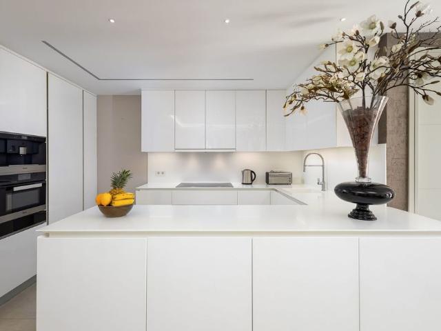 Middle Floor Apartment in Nueva Andalucía