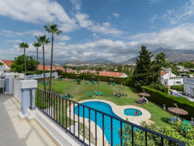 Middle Floor Apartment in Nueva Andalucía