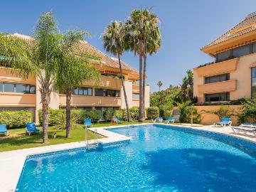 Middle Floor Apartment in Nueva Andalucía