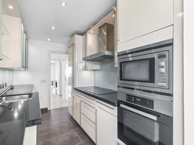 Middle Floor Apartment in New Golden Mile