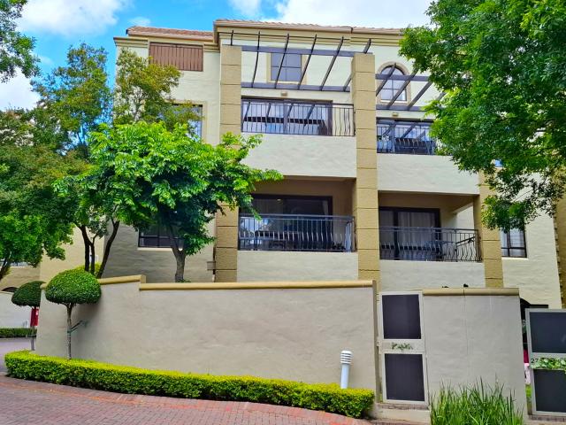 MIDDLE FLOOR APARTMENT IN A SECURE ESTATE