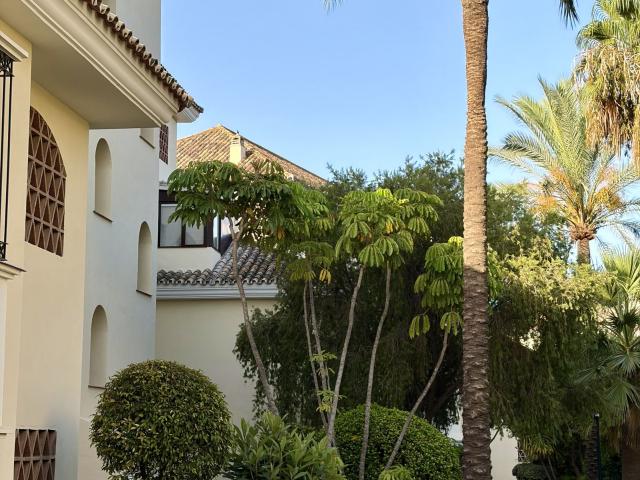 Middle Floor Apartment in Bahía de Marbella