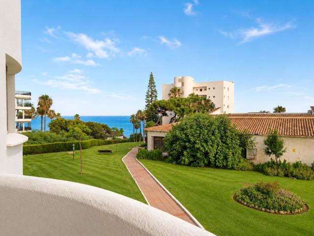 Middle Floor Apartment in Calahonda