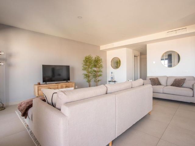Middle Floor Apartment in Calanova Golf