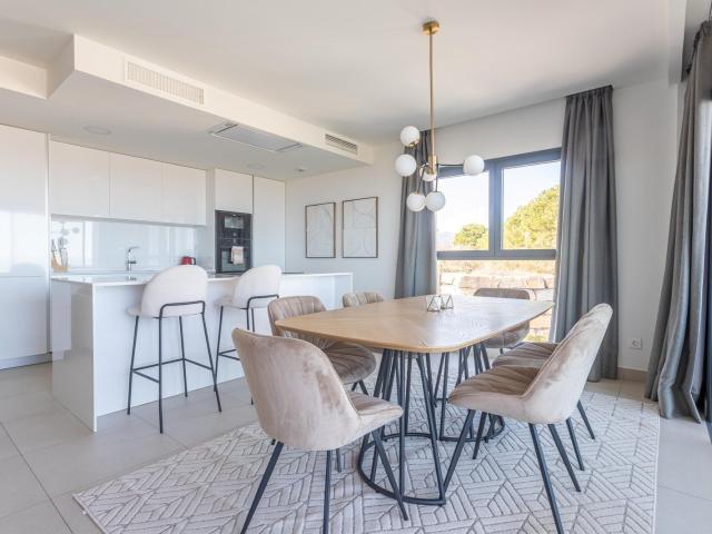 Middle Floor Apartment in Calanova Golf