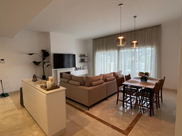 Middle Floor Apartment in El Paraiso