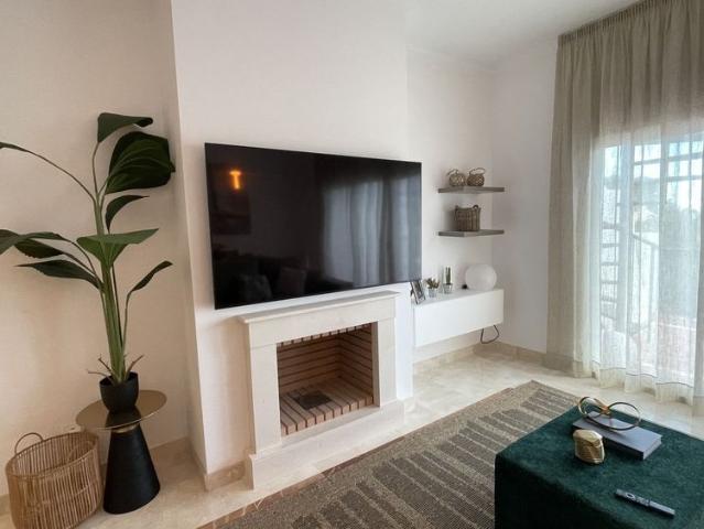 Middle Floor Apartment in El Paraiso