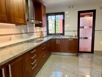 Middle Floor Apartment in Estepona