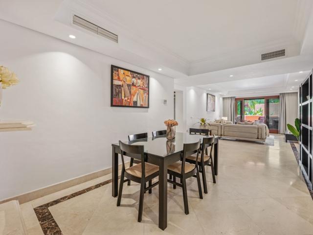 Middle Floor Apartment in Estepona