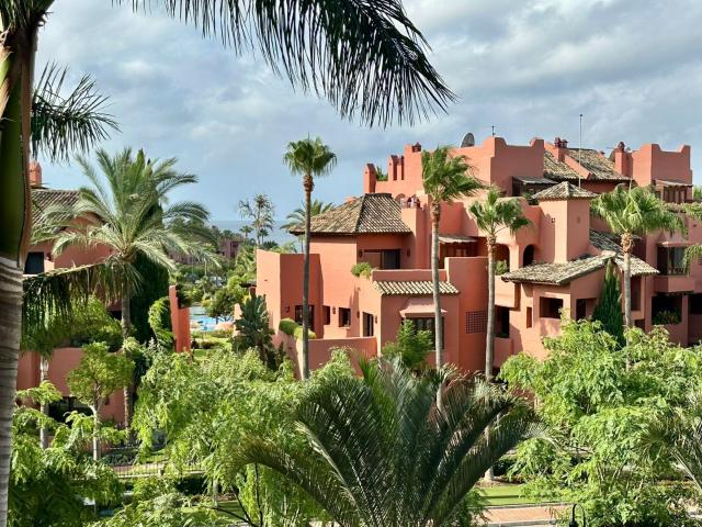 Middle Floor Apartment in Estepona