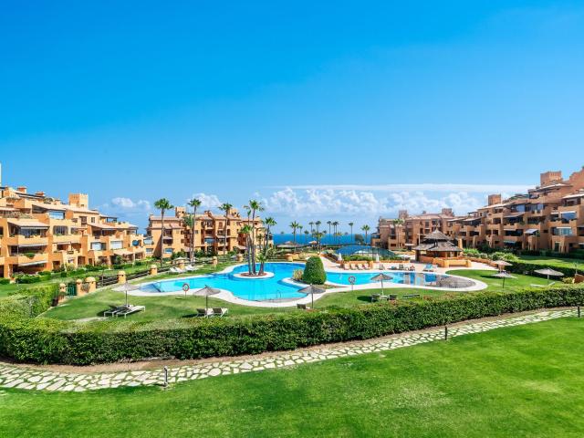 Middle Floor Apartment in Estepona