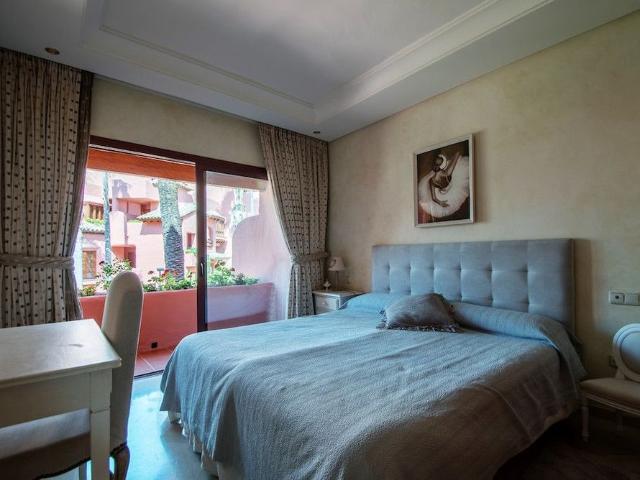 Middle Floor Apartment in Estepona