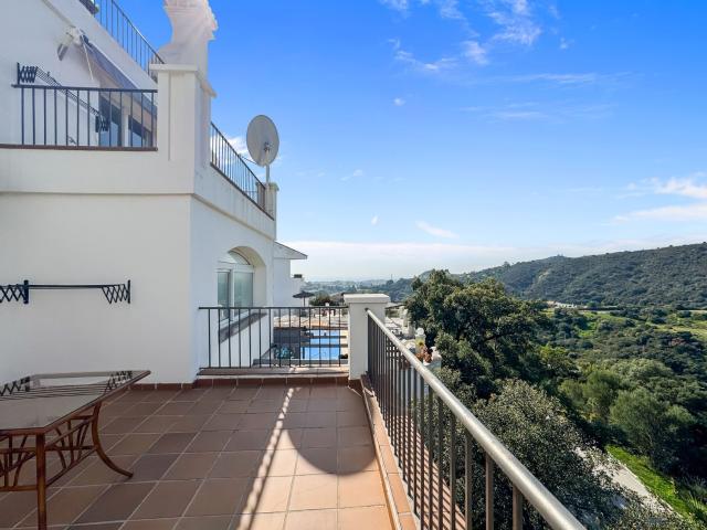 Middle Floor Apartment in Estepona