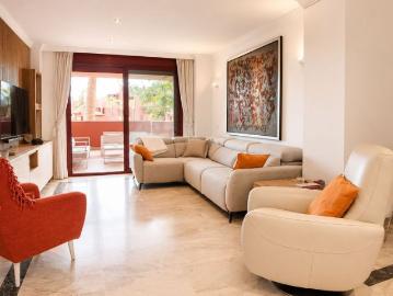 Middle Floor Apartment in Estepona