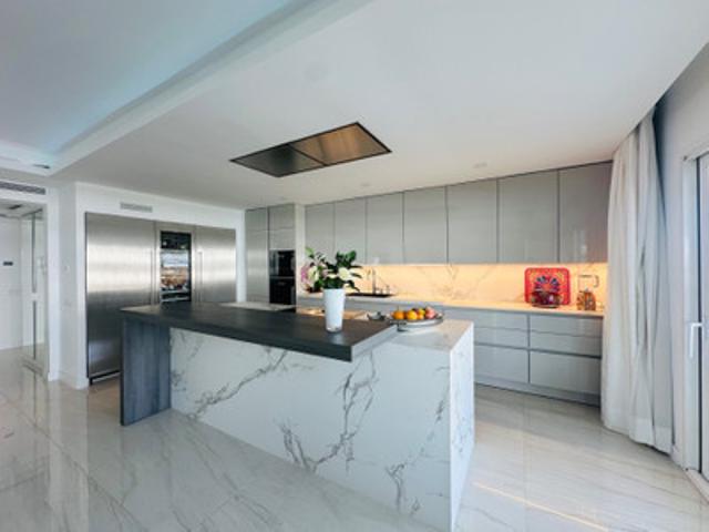 Middle Floor Apartment in Puerto Banús