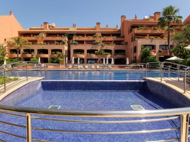 Middle Floor Apartment in Puerto Banús