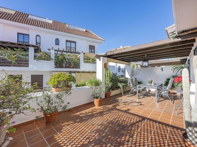 Middle Floor Apartment in The Golden Mile