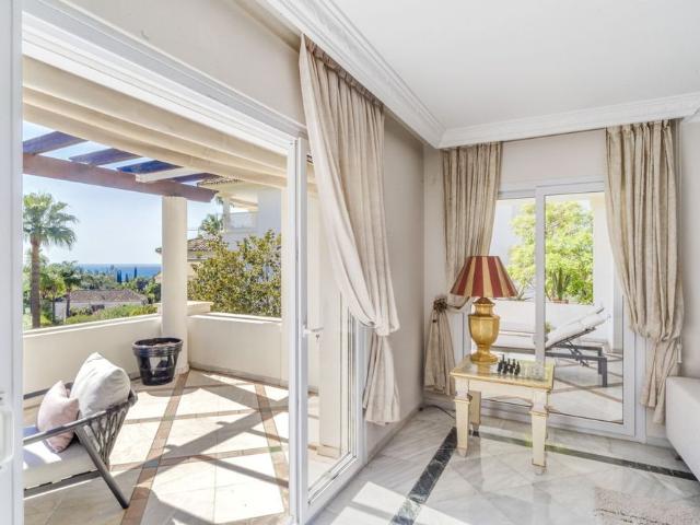 Middle Floor Apartment in The Golden Mile