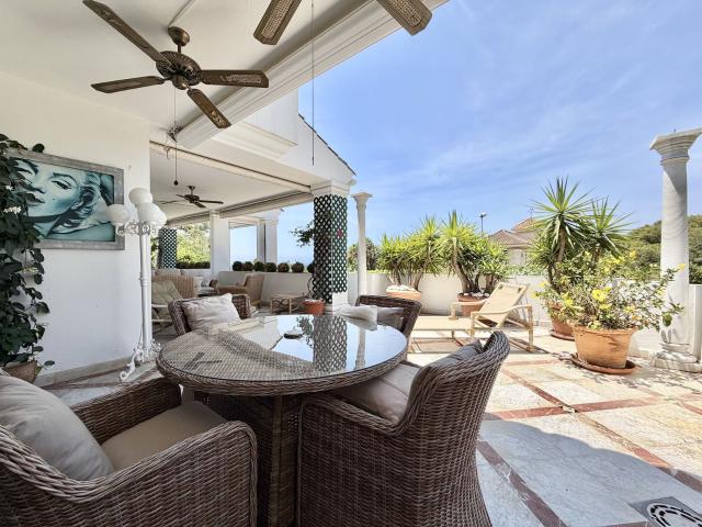 Middle Floor Apartment in The Golden Mile