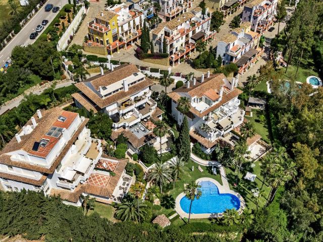 Middle Floor Apartment in The Golden Mile