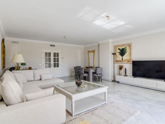 Middle Floor Apartment in The Golden Mile