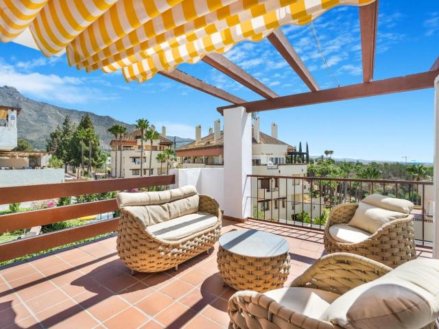 Middle Floor Apartment in The Golden Mile