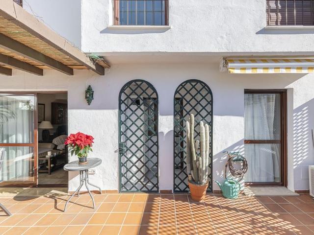 Middle Floor Apartment in The Golden Mile