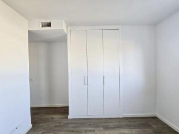 Middle Floor Apartment · La Campana