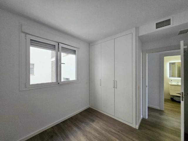 Middle Floor Apartment · La Campana