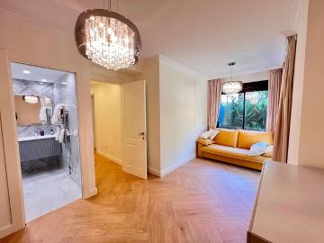 Middle Floor Apartment · The Golden Mile
